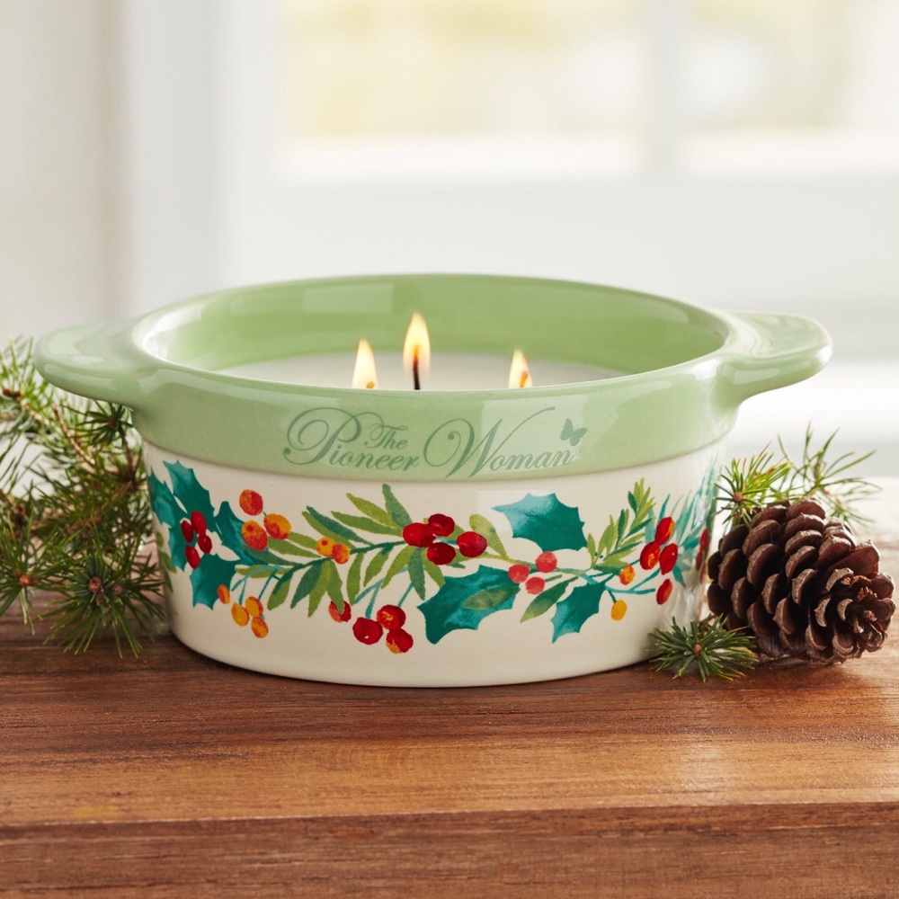 Pioneer Woman 8 oz Ceramic Cocotte Fir Tree Candle